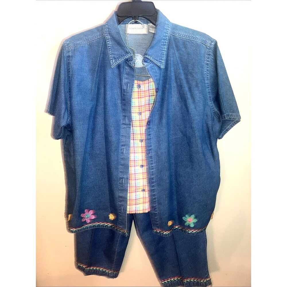Lemon Grass Spring Denim Embroidered  Set Outfit Top Sz L & Capri Pants Sz M